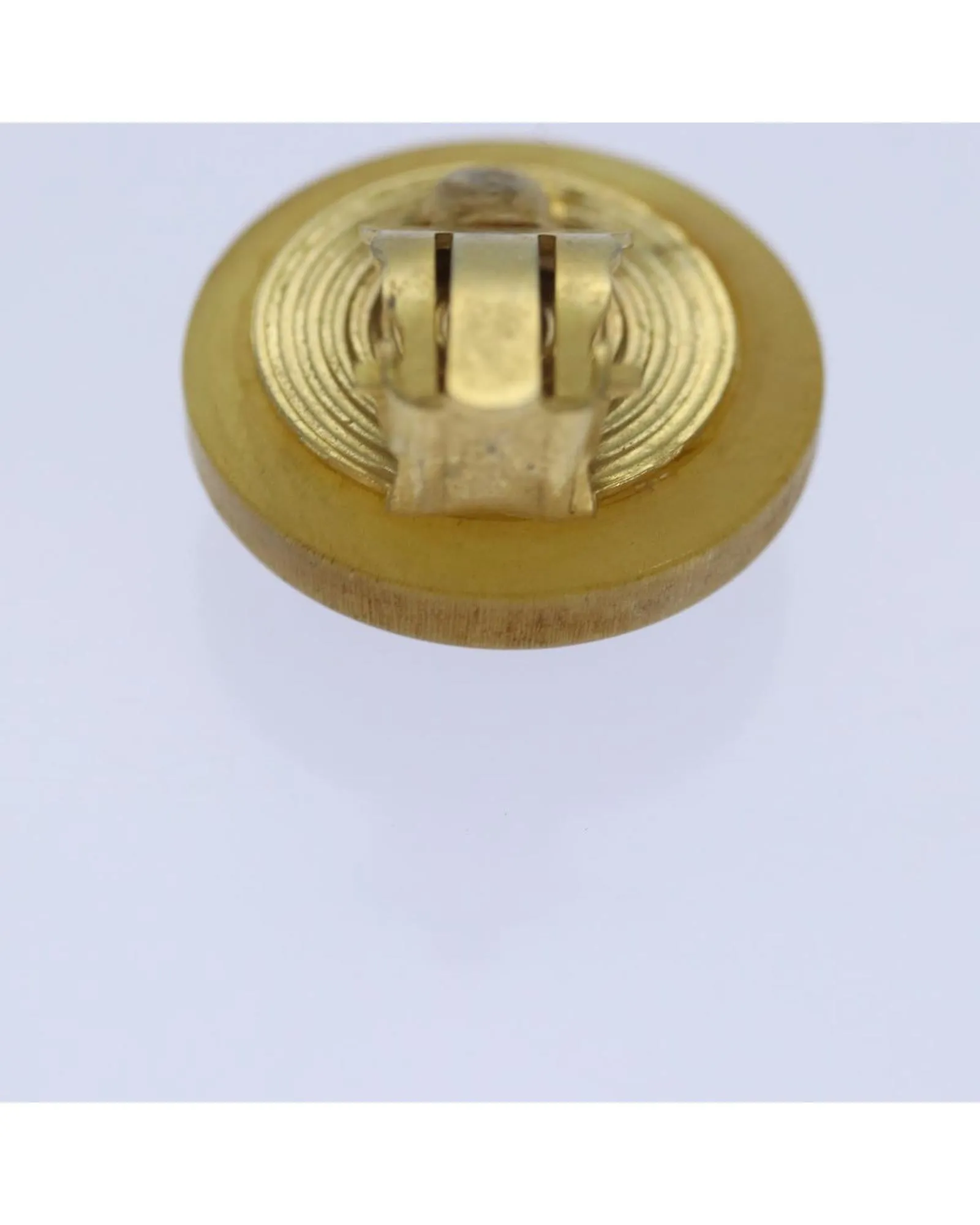 Beige Auth Earring with Elegant Design