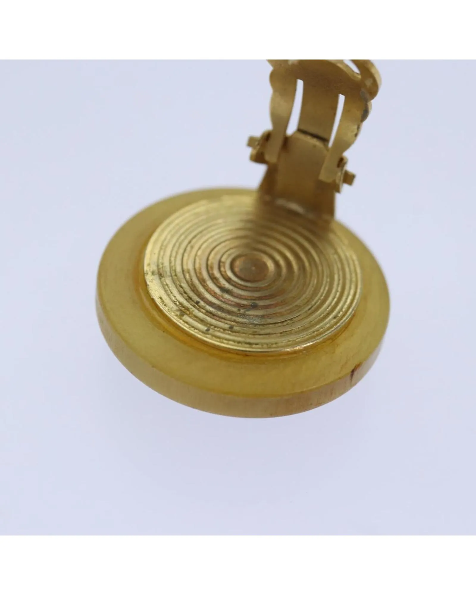 Beige Auth Earring with Elegant Design