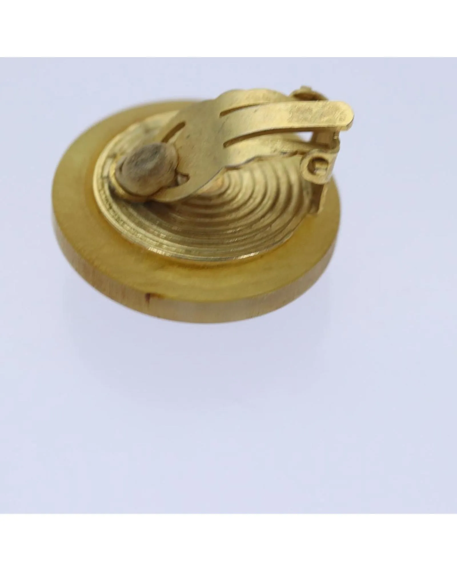 Beige Auth Earring with Elegant Design