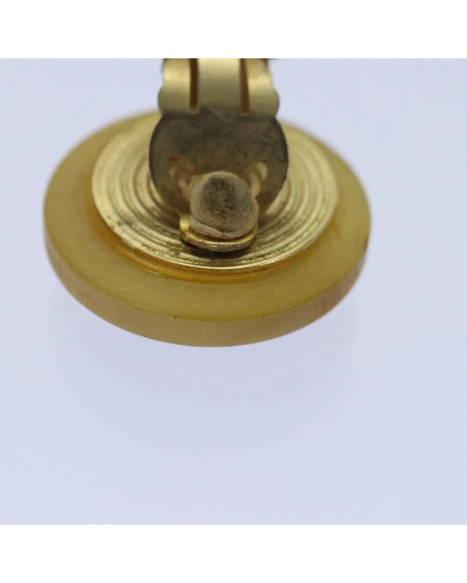 Beige Auth Earring with Elegant Design