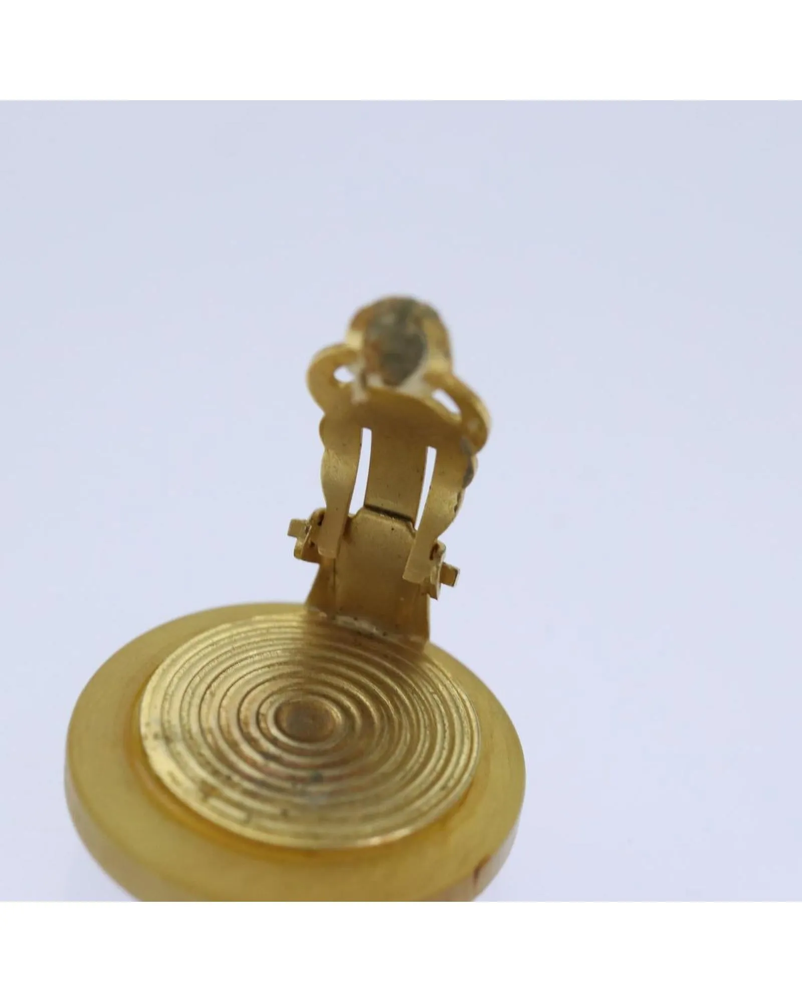 Beige Auth Earring with Elegant Design