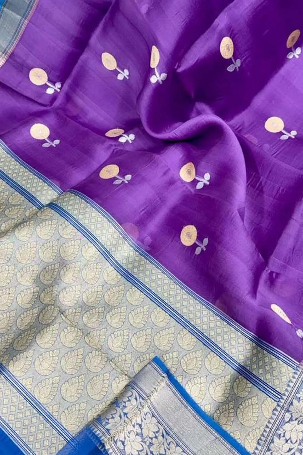 Exquisite Purple Handloom Banarasi Silk Saree